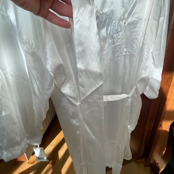 Bride Robe - Picture 10 of 16